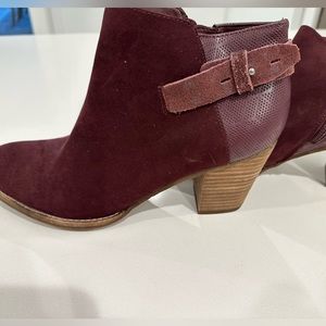 Dolce Vita 8 Burgundy leather side zip booties